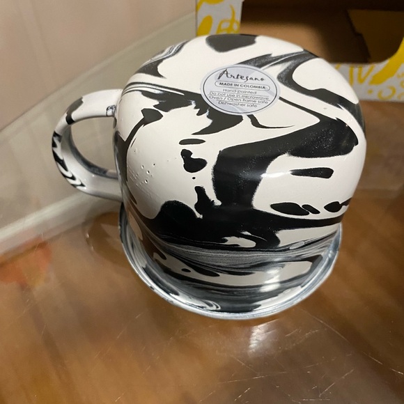 2 Enamelware Mugs Coffee Hand Painted Columbia Camping Cups Green & Whit… - Picture 6 of 8